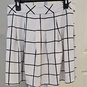 Stylish Black and White Grid Pattern Skirt Size L